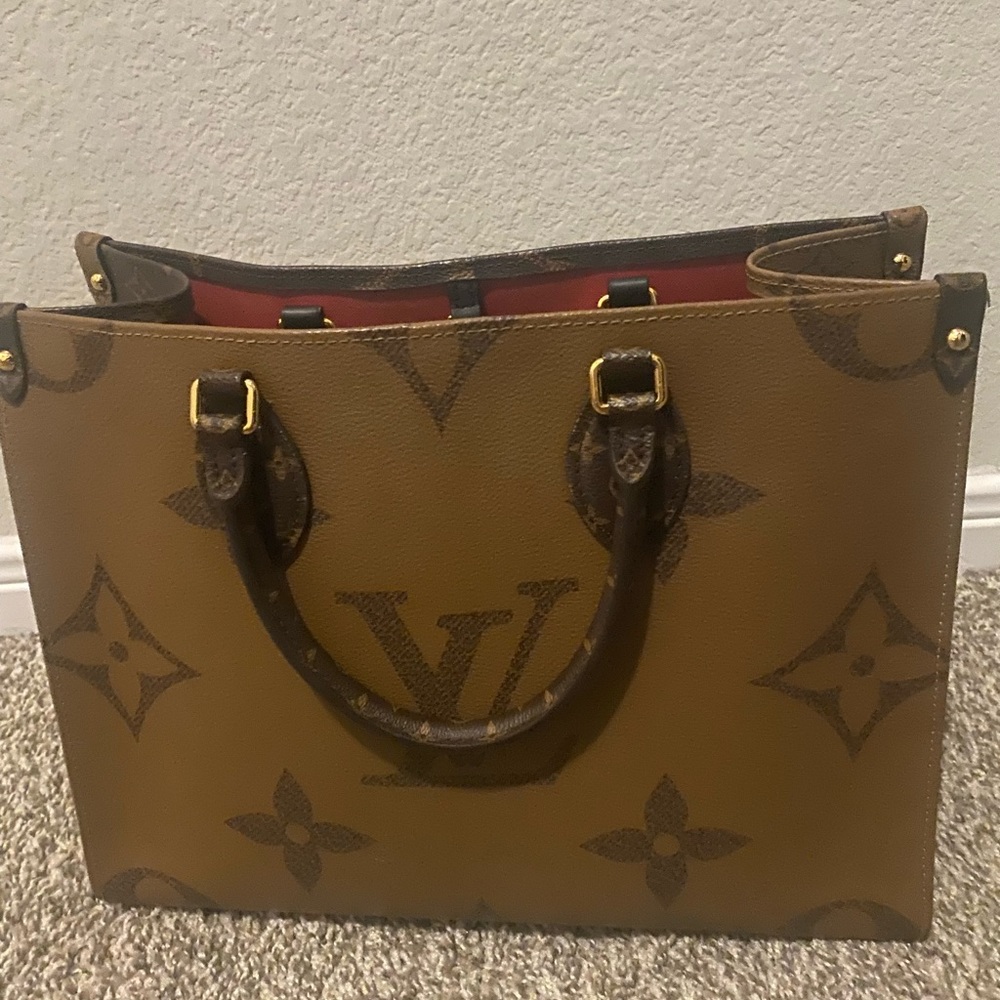 ONTHEGO MM AUTHENTIC HAVE RECIEPT ORIGINAL $2700 mostly just dirty inside
